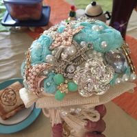 Brooch bouquet