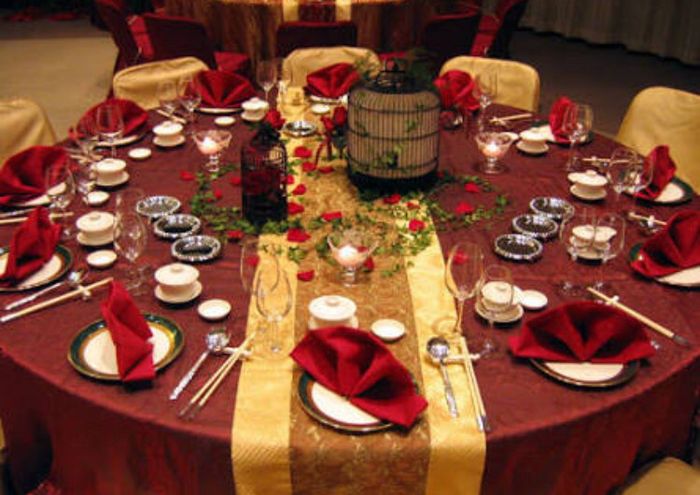 Combinaciones de colores en vino y dorado - 1