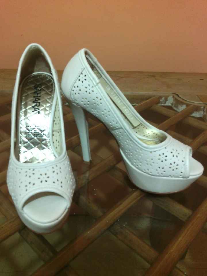 Vestido, ramo, zapatillas - 2