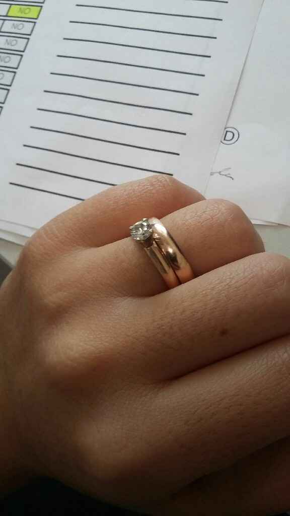 ¿el anillo de compromiso se usa el día de la boda? - 1