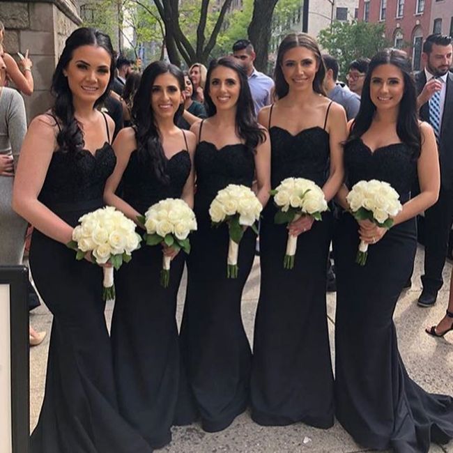 Invitadas vestidas de negro en la boda, 👍👎 4