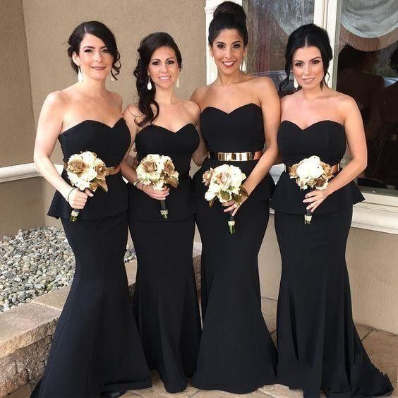 Invitadas vestidas de negro en la boda, 👍👎 5