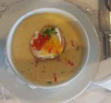 Crema de elote con brunoise de pimiento