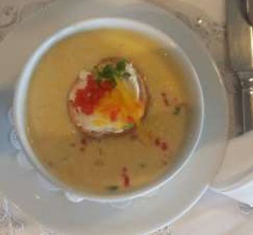 Crema de elote con brunoise de pimiento