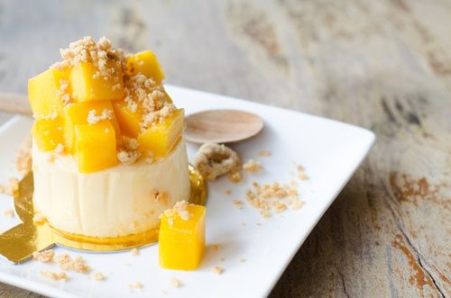 Mousse de mango en salsa de coco