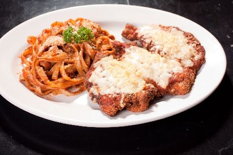 Pechuga empanizada con espagueti