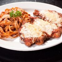 Pechuga empanizada con espagueti