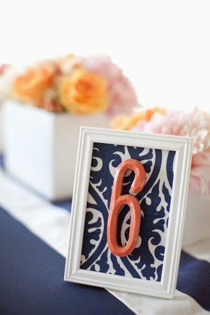 Una boda color coral y azul marino  puede ser utilizada de día o de noche