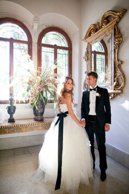 ¿Vestido de novia blanco y negro? 3