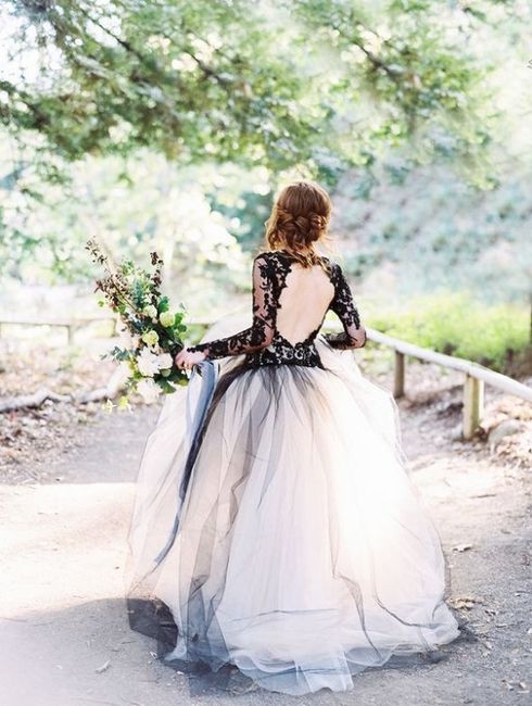 ¿Vestido de novia blanco y negro? 5