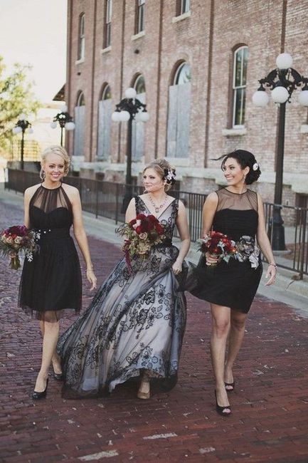 ¿Vestido de novia blanco y negro? 6