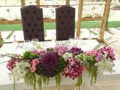 este arreglo para mesa de novios me encanto y con esos colores se ve bellisimo