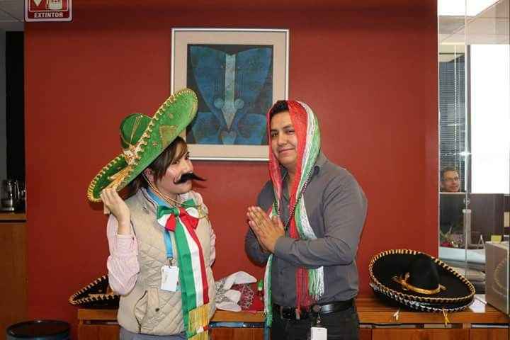 NOSOTROS PEDIREMOS VESTIMENTA MEXICANA A LOS ASISTENTES 