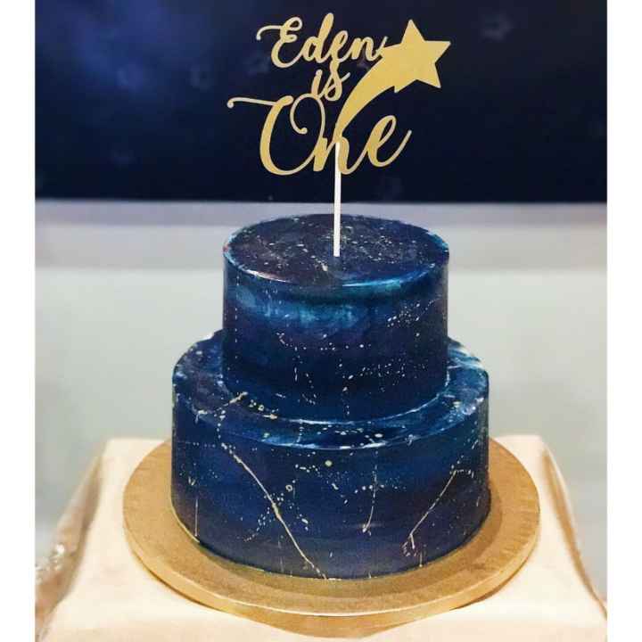 pastel con la galaxia y estrellas