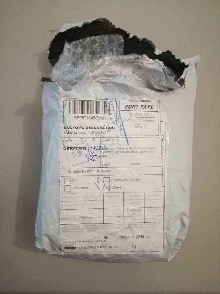 el paquete abierto con ansiedad jaja