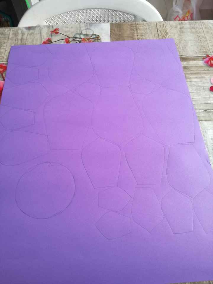 calcar los moldes, con una cartulina sale una flor