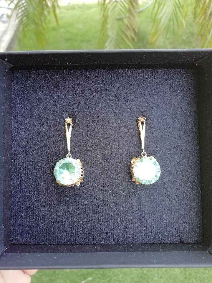 Algo viejo?? Portare aretes de 50 años. - 1