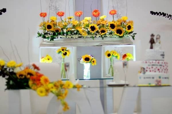 la mesa de novios...todo de girasoles
