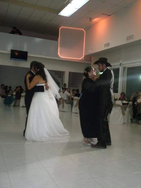 Presuman su foto... el novio con mamá!! - 1