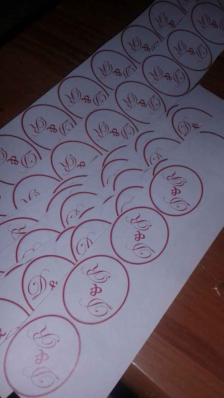 nuestras iniciales y sello