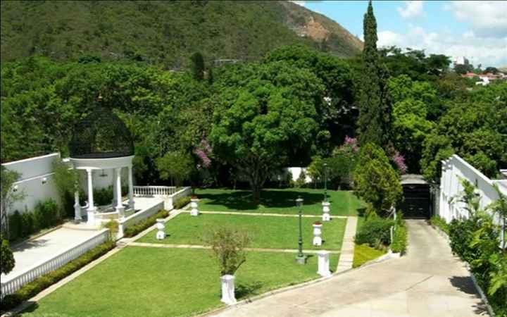 entrada a la salita que sera el candy bar