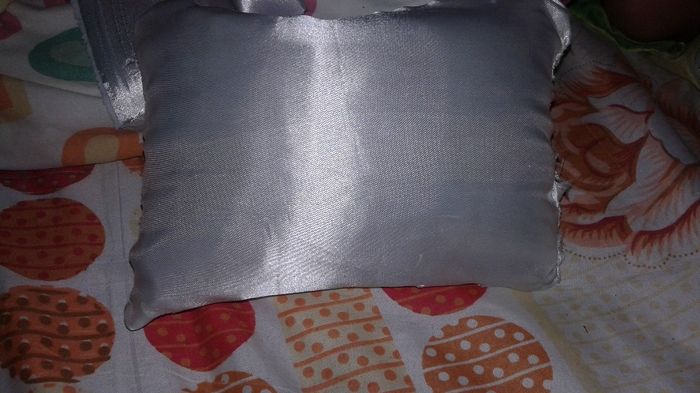 asi quedo despues de coser a mano la primera fundita de mi almoadilla