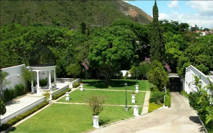 entrada a la salita que sera el candy bar