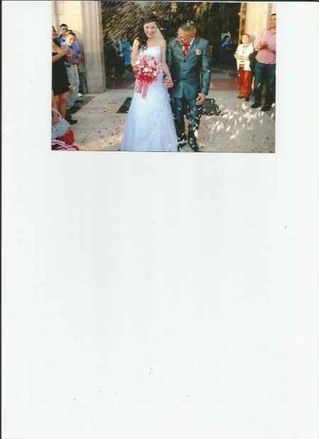 saliendo d la iglesia