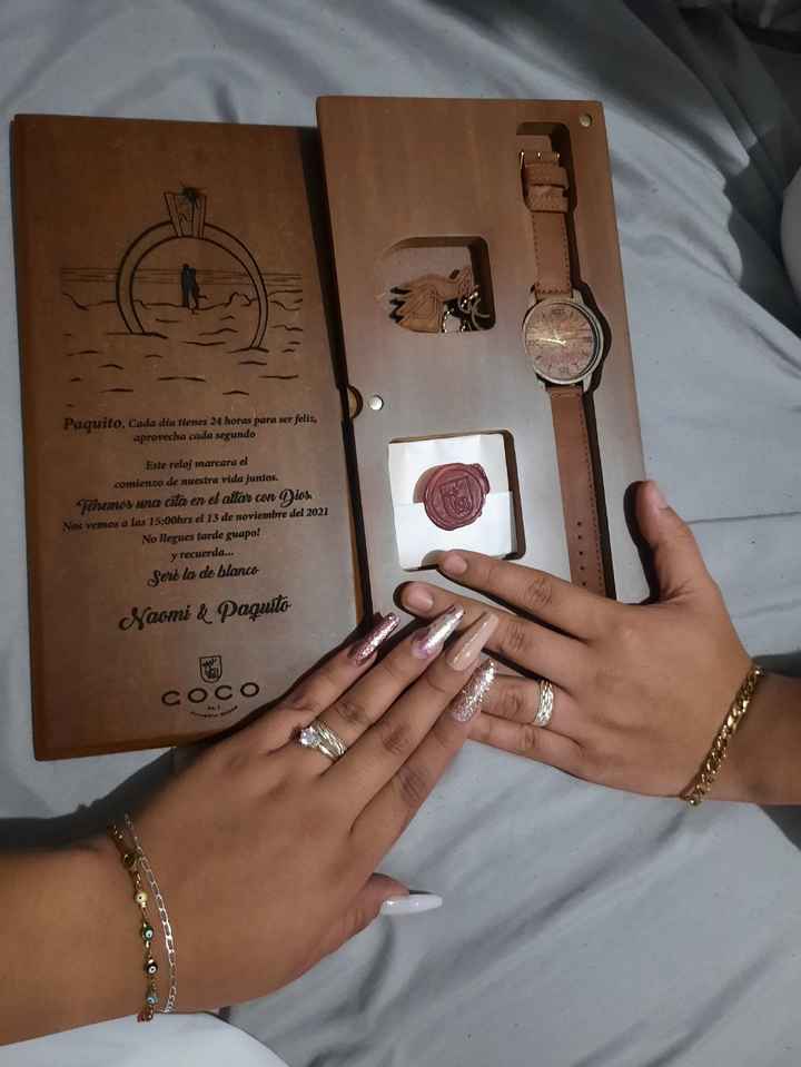 📸 Publica una foto mostrando su anillo de compromiso o alianza de boda - 1