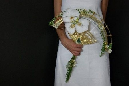 Dorado y blanco
