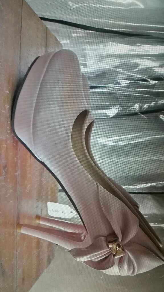 Mis zapatos favoritos son... - 1