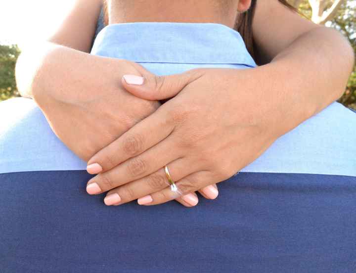  Presuman su anillo de compromiso - 1