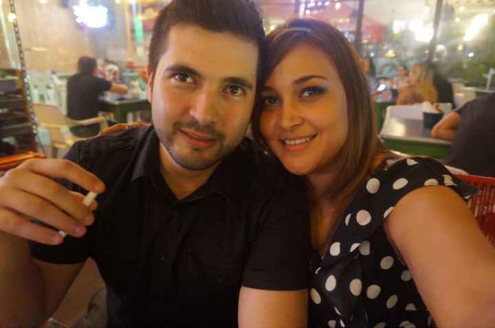 Fotos con su prometido.. - 1