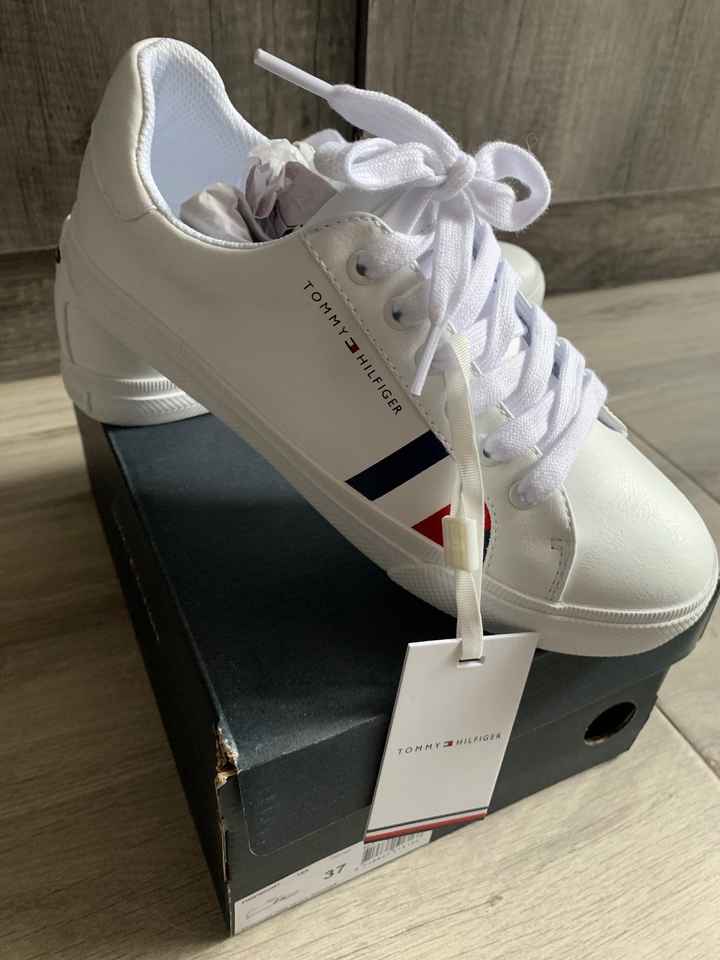 Mi lenceria y mis tenis para mi dia b - 4