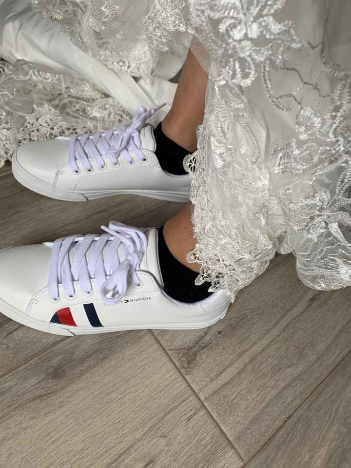 Mi lenceria y mis tenis para mi dia b - 5