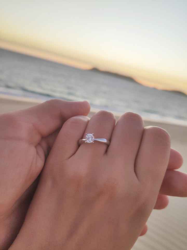 Y esta de cuando me lo propuso, en la playa y justo al atardecer 