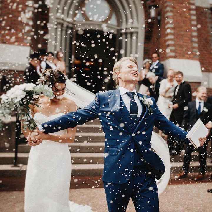 👫 Salida de la ceremonia de los novios 🎊 - 5