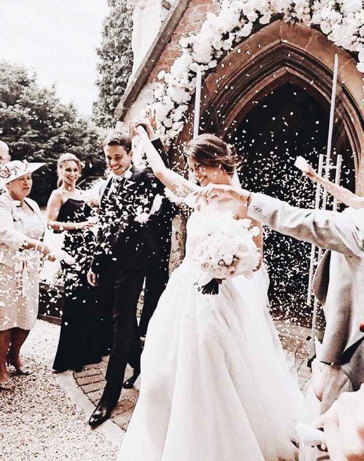 👫 Salida de la ceremonia de los novios 🎊 - 8