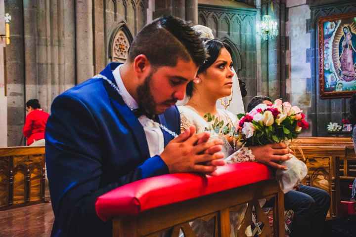 Mi ramo para la Virgen: definitivamente rosas y baby rouse color tinta y rosa