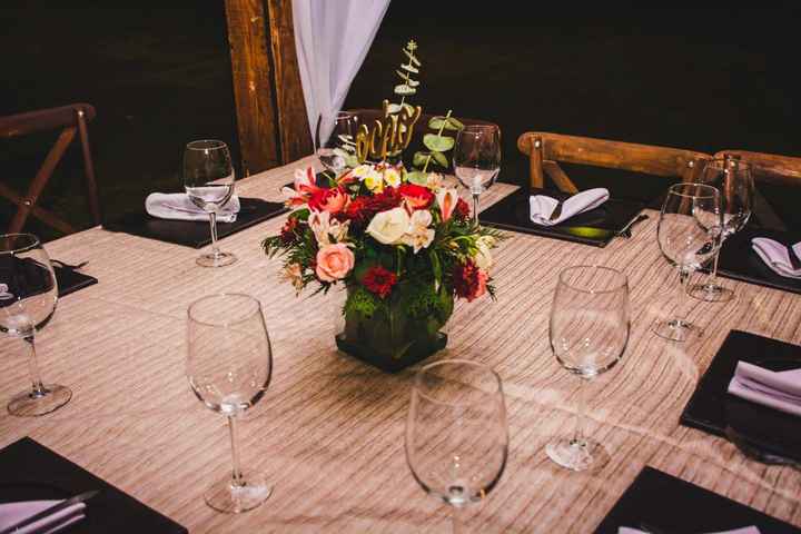 Las sillas me las regaló el banquetero jejeje las originales eran tiffany