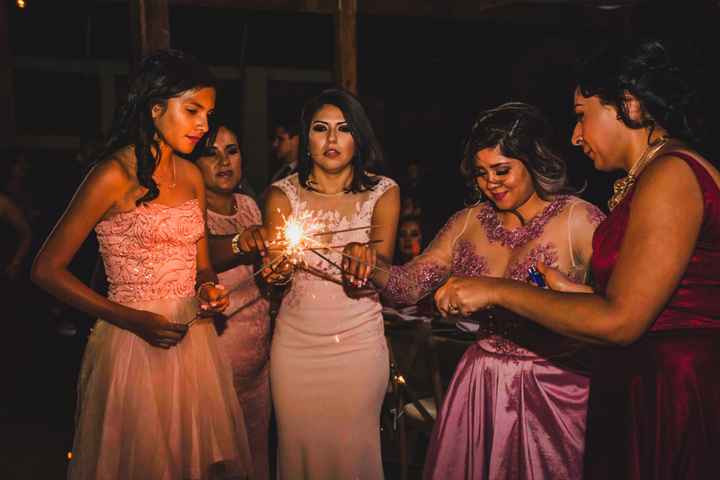 Preparadas para la entrada mis damas y madrinas