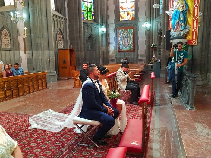 Mi madrina cubrió al novio con él.