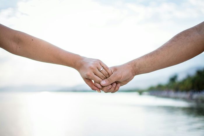  Presuman su anillo de compromiso - 1