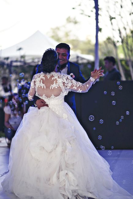 "Nuestro Primer Baile de Esposos con Burbujas" 3