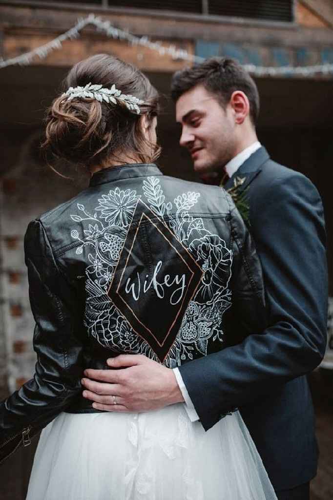 "Novias con chamarra" - 1