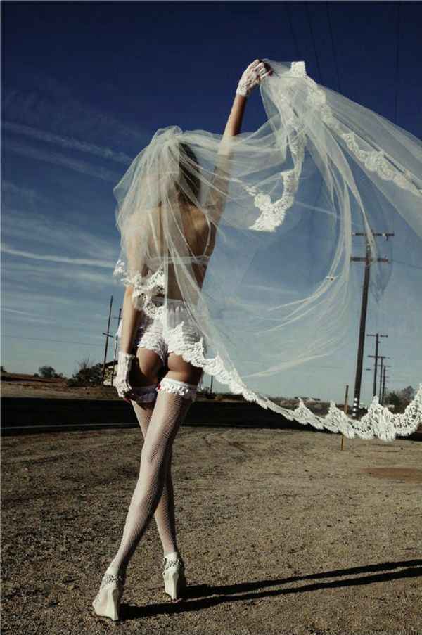 "Trash the Dresses Bridal" - 5