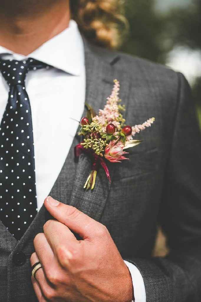 "Trajes en Color Gris" - 1