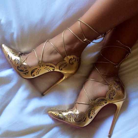 "Zapatos en Tono Dorado" - 3