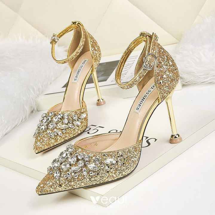 "Zapatos en Tono Dorado" - 4