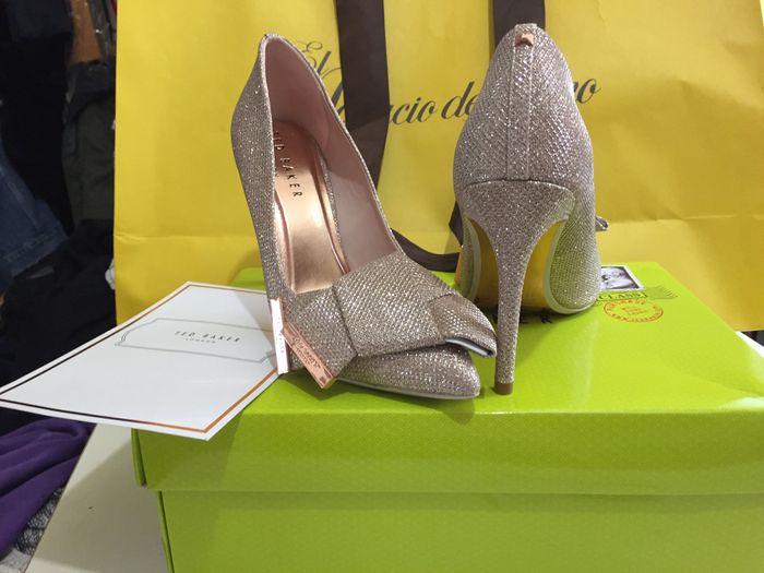 Zapatos blancos y zapatos dorados 😍 1